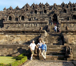 From left: Rob Kendall, Tony Holmes, and Dr. Richard Brettell, founding director of the Edith O’Donnell Institute of Art History at UT Dallas, visited the Borobudur Temple in Magelang, Indonesia. Kendall and Holmes have made a planned gift to the University in Brettell’s honor. From left: Donors Rob Kendall and Tony Holmes with the late Dr. Richard Brettell.